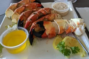 Fresh stone crab claws