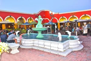Marco Island Walk plaza
